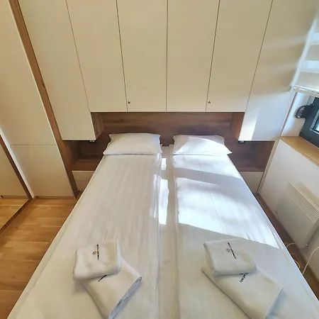 Diamond House ズラティボール